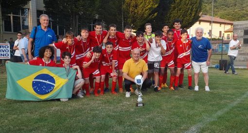 Calcio a 7 Csi: l'Under 14 dell'Osvi Varese è campione regionale. Ora la sfida dei Nazionali Calcio a 7 Csi: l'Under 14 dell'Osvi Varese è campione regionale. Ora la sfida dei Nazionali