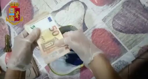 VIDEO. Truffavano gli anziani di Varese, coppia in manette. Sfruttando la paura del Covid avevano raccolto più di mezzo milione VIDEO. Truffavano gli anziani di Varese, coppia in manette. Sfruttando la paura del Covid avevano raccolto più di mezzo milione