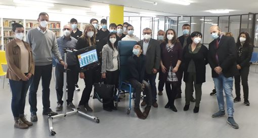 La consegna ufficiale dello strumento informatico all'Isis Facchinetti La consegna ufficiale dello strumento informatico all'Isis Facchinetti