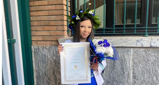 Michela Scandroglio e il suo diploma di laurea Michela Scandroglio e il suo diploma di laurea