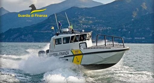 Controlli della Finanza sul lago di Como: sospese due licenze per trasporto persone Controlli della Finanza sul lago di Como: sospese due licenze per trasporto persone