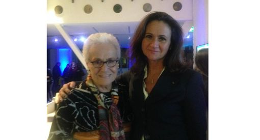 Rosita Missoni con Cinzia Ghisellini, nipote di Olga Fiorini, in una foto del 2015
