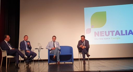 La presentazione di Neutalia al teatro Lux