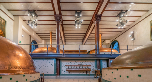 La sala cottura del Birrificio Angelo Poretti. Foto sotto, Olivier Dubost, Managing Director Carlsberg Italia