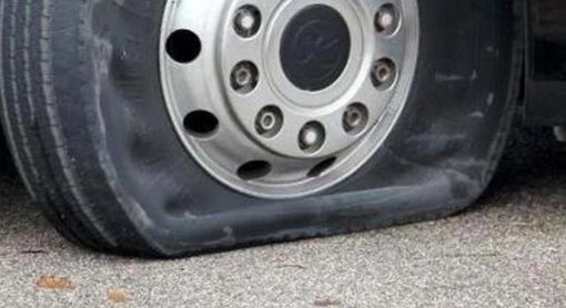 Auser Varese, gomme bucate ai mezzi dei volontari che trasportano anziani, disabili e malati Auser Varese, gomme bucate ai mezzi dei volontari che trasportano anziani, disabili e malati