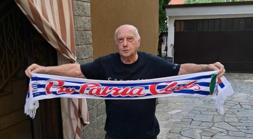 Giannino Gallazzi. Sotto, la festa nel giorno della promozione Giannino Gallazzi. Sotto, la festa nel giorno della promozione