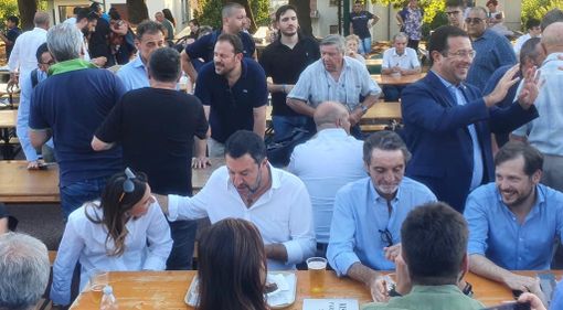 VIDEO. Salvini a Caronno Varesino saluta sindaci e militanti