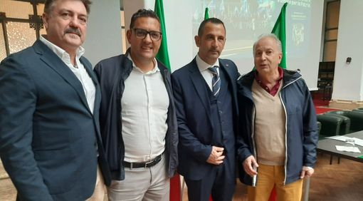 Una delegazione varesina di Fratelli d’Italia a Milano per il marò Latorre. Presenti i vertici bustocchi Una delegazione varesina di Fratelli d’Italia a Milano per il marò Latorre. Presenti i vertici bustocchi