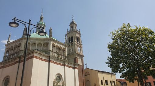 I nuovi, contestati lampioni I nuovi, contestati lampioni