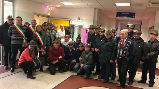 L'Hospice di Busto riceve un dono dagli Alpini