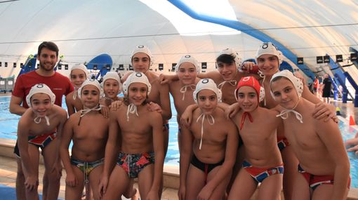 Vince ancora l’Under 13 della Rari Nantes Legnano. Zanella e Colombo qualificate ai Nazionali di sincro Vince ancora l’Under 13 della Rari Nantes Legnano. Zanella e Colombo qualificate ai Nazionali di sincro