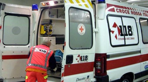 Baveno, si schianta contro un'auto: grave motociclista di 17 anni