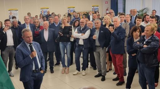 Elezioni Europee, in 400 per Marco Reguzzoni: «Imprese e lavoratori sono sotto attacco, voglio incidere nelle scelte»