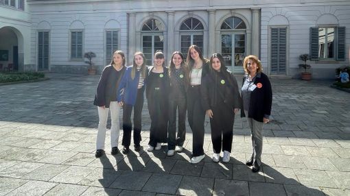 FOTO e VIDEO. Oltre cento giovani ciceroni guidano alla scoperta di villa Brambilla, l’ex cotonificio Cantoni ora sede Liuc e il mausoleo Cerini