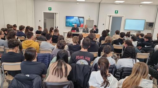 Dall'incontro con il magistrato Ciro Cascone alla visita al Beccaria: i licei quadriennali di Acof scoprono il mondo delle carceri