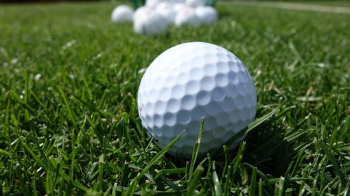 Tee Up To Win, una gara di golf benefica per le donne vittime di violenza