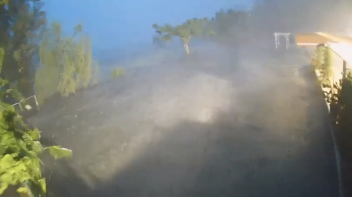 La furia del "downburst" frusta la Schiranna: il video del Village è impressionante