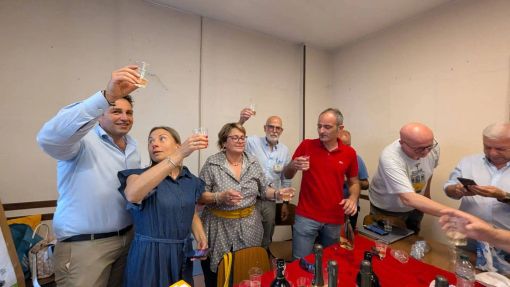 Festeggiamenti al quartier generale di Ilaria Pagani (foto tratta da IlSaronno.it)