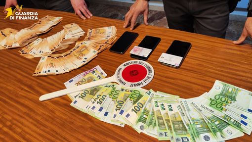 Quasi mezzo milione in contanti intercettati in dogana al Gaggiolo