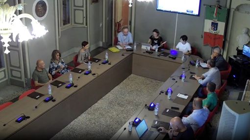 Gorla Minore, nuovo scontro in Consiglio: abrogato il comma 3, la minoranza lascia l’aula