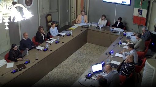 Gorla Minore vuole “parlare chiaro”: il consiglio comunale approva una mozione che impegna sul “bilancio Pop” Gorla Minore vuole “parlare chiaro”: il consiglio comunale approva una mozione che impegna sul “bilancio Pop”