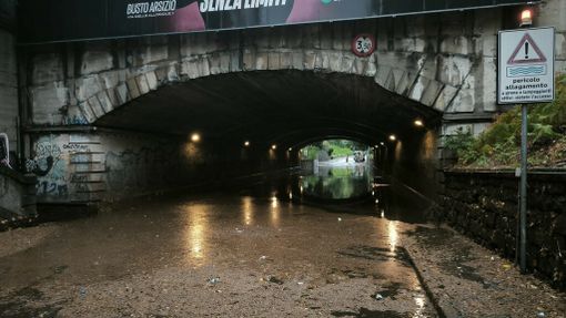 Sottopassi allagati, il sindaco “spinge” per la vasca volano. Entro l’anno arrivano le sbarre