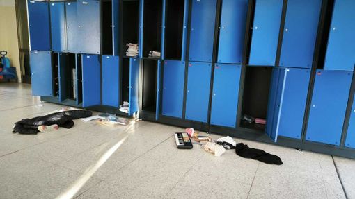 Irruzione notturna in tre scuole di Borsano e Sacconago