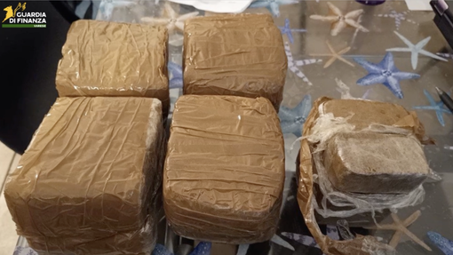 Traffico di droga, minacce e armi: la Guardia di Finanza di Varese arresta sei persone