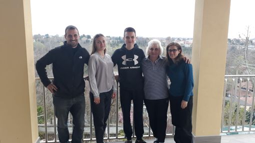 La nuova famiglia di Natalia che raggiunge la nonna a Olgiate