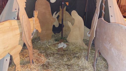 C'è un presepe che brilla in piazza a Busto: è quello degli alpini