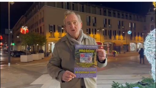 VIDEO. Volantini contro il nuovo ospedale sotto l'Albero, la furia del sindaco