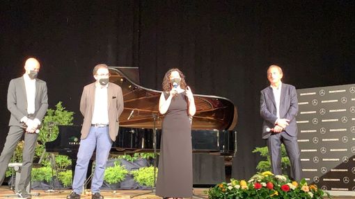 La vicesindaco Maffioli al Sociale lo scorso giugno con Bahrami La vicesindaco Maffioli al Sociale lo scorso giugno con Bahrami