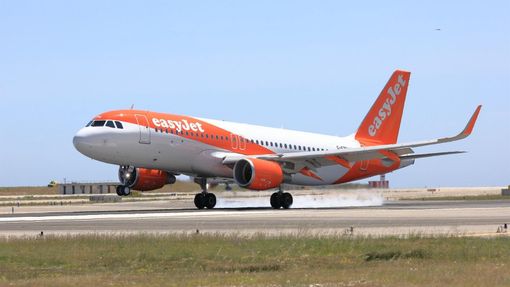 EasyJet, oggi sciopero di 4 ore: si fermano gli assistenti di volo EasyJet, oggi sciopero di 4 ore: si fermano gli assistenti di volo