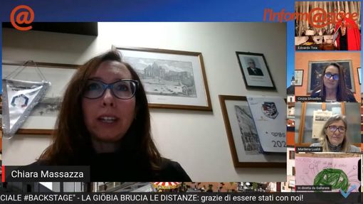 La psicologa Chiara Massazza durante la diretta Backstage sul falò La psicologa Chiara Massazza durante la diretta Backstage sul falò
