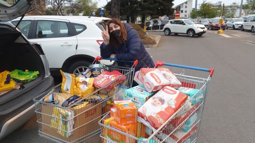 Aiuti pronti per essere ritirati da mamme e famiglie Aiuti pronti per essere ritirati da mamme e famiglie