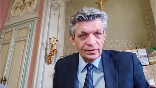 Il sindaco di Gorla Minore, Vittorio Landoni, cerca volontari per contrastare l'odioso fenomeno dei cattivi odori estivi Il sindaco di Gorla Minore, Vittorio Landoni, cerca volontari per contrastare l'odioso fenomeno dei cattivi odori estivi