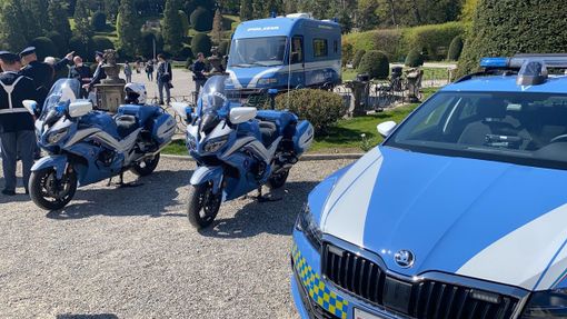 I mezzi della polizia di Stato ai Giardini Estensi in occasione della cerimonia I mezzi della polizia di Stato ai Giardini Estensi in occasione della cerimonia
