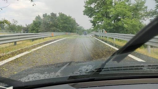 Le conseguenze della grandinata sul Gallaratese