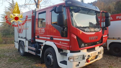 Si perde nel bosco e chiama i soccorsi: salvato dai vigili del fuoco