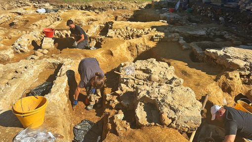 Nuove importanti scoperte al parco archeologico di Castelseprio: rinvenuta un'iscrizione funeraria romana