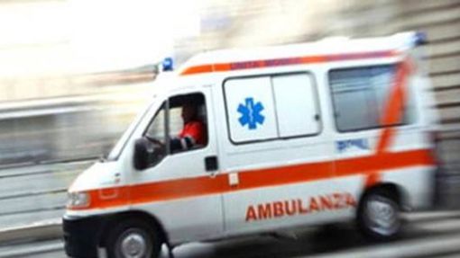 Schianto tra un'auto e una moto, un ferito grave a Venegono Inferiore
