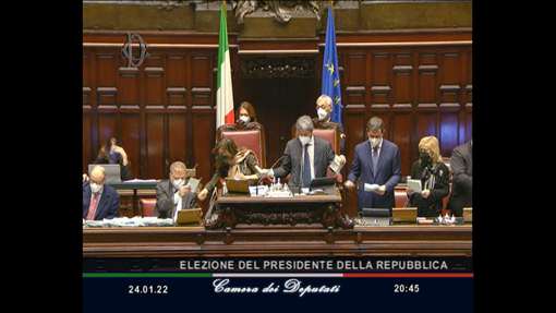 Quirinale, una valanga di schede bianche. Voti per Bossi, Giorgetti, Cartabia e Fagioli