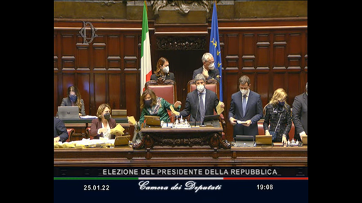 Quirinale, anche la seconda votazione va in bianco. Aumentano i voti "di bandiera" per Bossi e Giorgetti