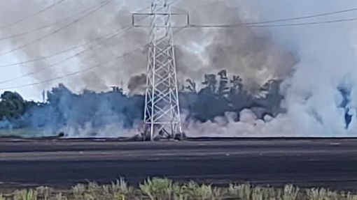 Pomeriggio di fuoco nel Varesotto: grosso incendio nei campi di Origgio