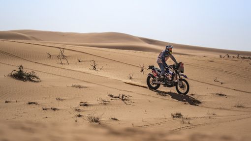 «Per correre la Dakar ci vogliono sacrifici, amore e follia»: il sogno su due ruote di Giovanni “Gianni” Stigliano