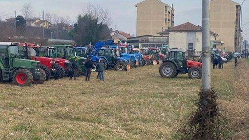 Il presidio dei trattori sulla Varesina a Tradate (foto da IlSaronno.it) Il presidio dei trattori sulla Varesina a Tradate (foto da IlSaronno.it)