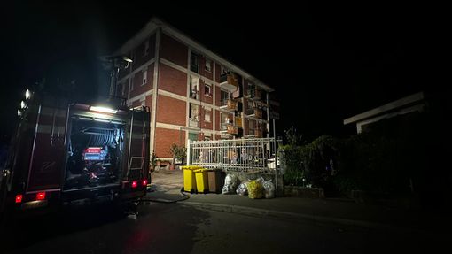 Incendio in una casa Aler di Saronno: palazzina evacuata