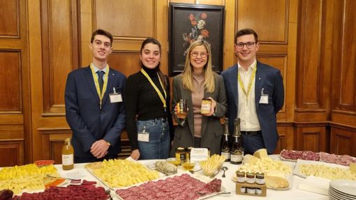 Aperitivo a base di prodotti tipici varesini alla Camera