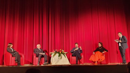 Sul palco di Busto il sostegno alle proteste in Iran. Ghazavi: «Non voglio più stare in silenzio» Sul palco di Busto il sostegno alle proteste in Iran. Ghazavi: «Non voglio più stare in silenzio»