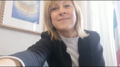 Il sindaco Cerini nel collegamento video con le Cuffie colorate Il sindaco Cerini nel collegamento video con le Cuffie colorate